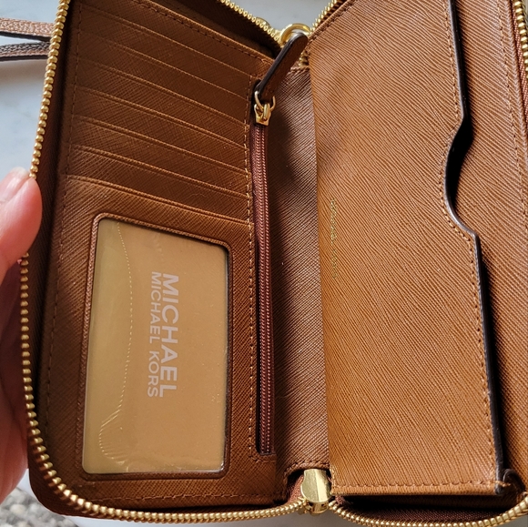 Michael Kors Leather Continenal Wristlet - Picture 4 of 4